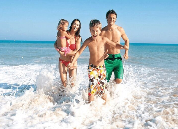 8-kinh-nghiem-cho-me-khi-dua-tre-di-bien