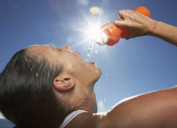 khach-san-que-toi-soc-trang-di-du-lich-gap-nang-nong-nen-lam-gi