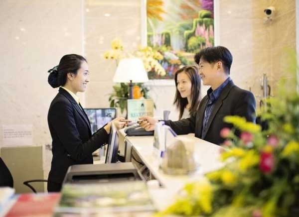 khach-san-que-toi-soc-trang-duoi-18-tuoi-muon-thue-khach-san-thi-phai-lam-sao